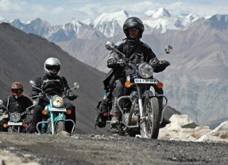 Bir İşadamının Motosikletle Dünyayı Keşfi