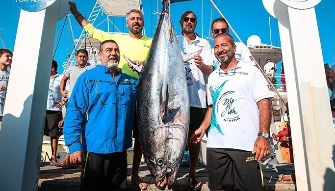Usta Balıkçılar Açık Deniz’de Rekora Koştu