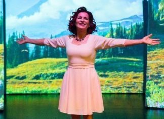 Betül Arım Ve Tek Kişilik Sahne Gösterisi