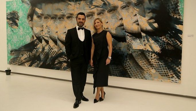 Gülveli Hocadan Genç Sanata Destek Sergisi