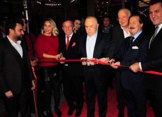 Dostları Buluşturan Açılış