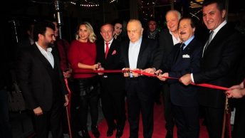 Dostları Buluşturan Açılış