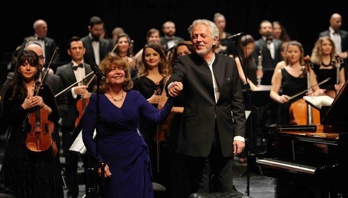 Ayakta Alkışlanan Yıldönümü Kutlaması