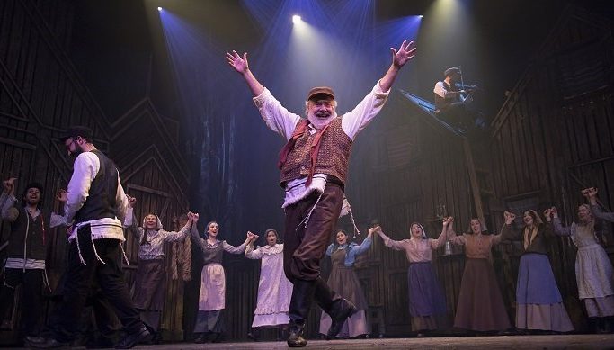 Damdaki Kemancı İzleyicisiyle Buluştu