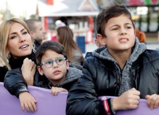 Çağla Şikel ve Çocuklarının Lunapark Keyfi
