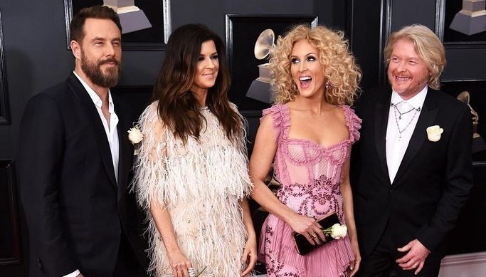 Kırmızı Halıda Raisa &Vanessa Rüzgarı…