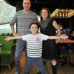 Leo'nun Doğum Gününde Bir Araya Geldiler