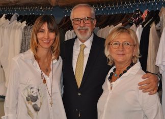Ceylan İnsel, Göz Kamaştıran T-Shirtleri ile Nişantaşında