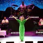 Yıldız Tilbe Şarkılarını Binlerce Kişiyle Söyledi