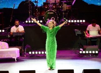 Yıldız Tilbe Şarkılarını Binlerce Kişiyle Söyledi