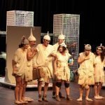 Neşeli Bir Kaos, Gerçeküstü Bir Eğlence