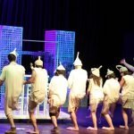 Neşeli Bir Kaos, Gerçeküstü Bir Eğlence