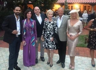 Sevi Sarı Palmbeach'te Göz Kamaştırıyor