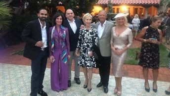 Sevi Sarı Palmbeach'te Göz Kamaştırıyor