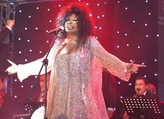 Diva Sahnede Coştukça Coştu