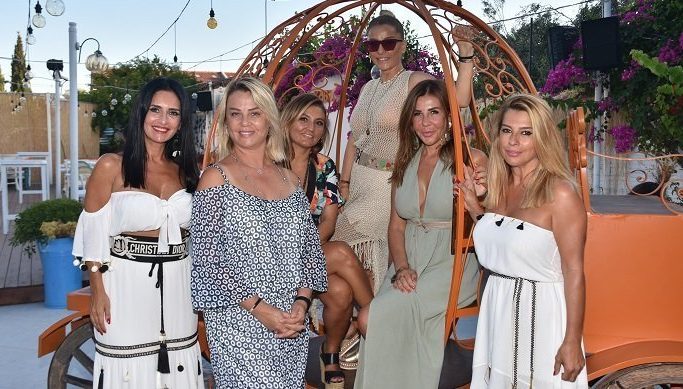 Alaçatı’da Dostlara Yaz Daveti