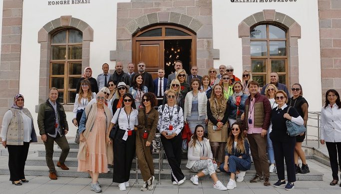 “Her Şehri Ünlüsüyle Geziyoruz” Projesi Bu Kez Bayburt’ta