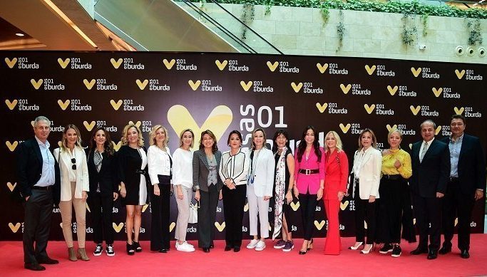 01 Burda AVM İş Ve Sanat Dünyasının Katılımıyla Açıldı