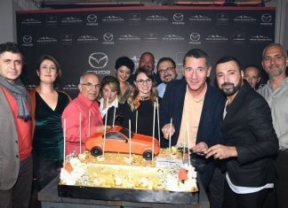 Mazda MX-5 Miata İçin Çok Özel Kutlama