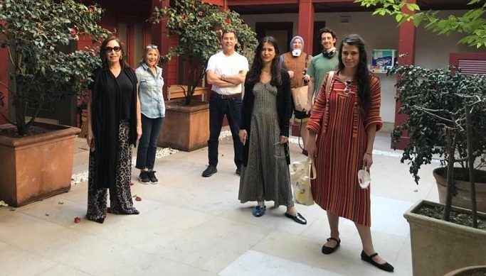 Öpüşmeden... Kucaklaşmadan...