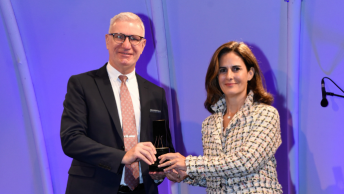 babmagazine-yasam-boyu-basari-odulu-peteris-vasksa-verildi