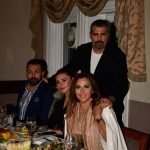 Yeni Şarkısının Başarısını Dostlarıyla Kutladı...