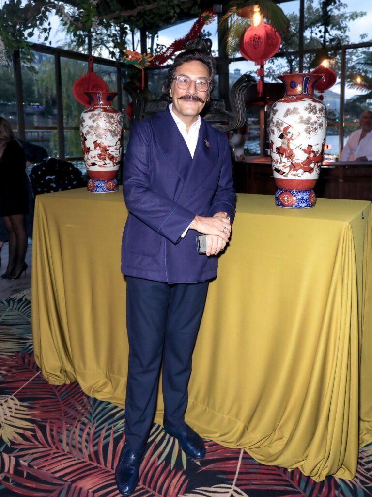 egüm Khan’dan Paris’te Benzersiz Tanıtım!