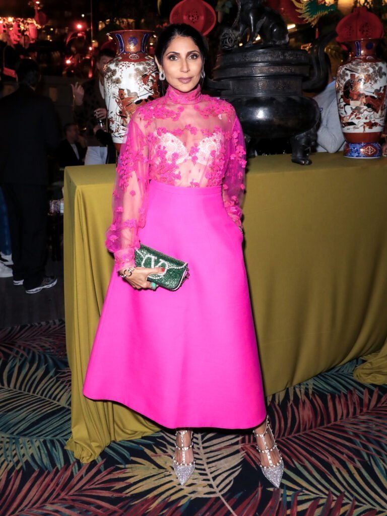 egüm Khan’dan Paris’te Benzersiz Tanıtım!