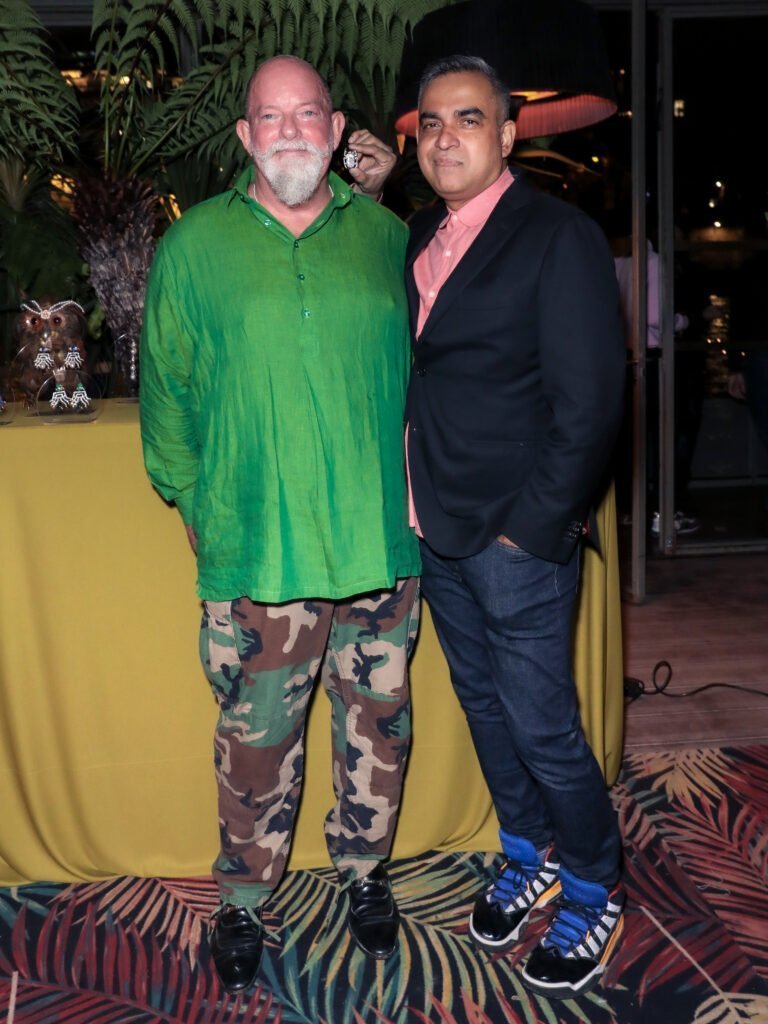 egüm Khan’dan Paris’te Benzersiz Tanıtım!