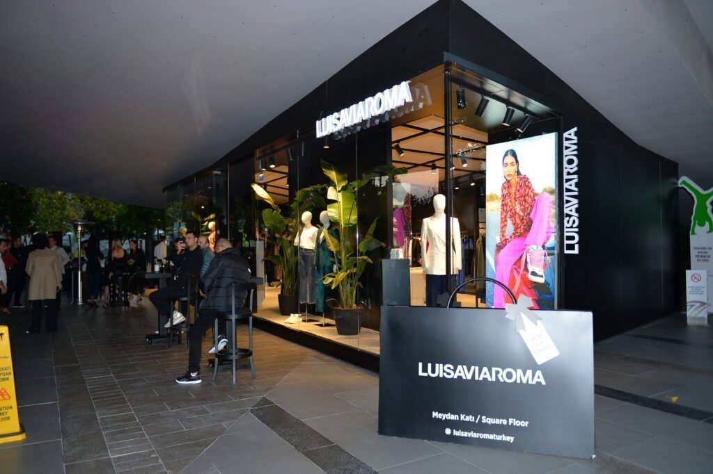 Luisaviaroma Dostlarını Buluşturan Açılış