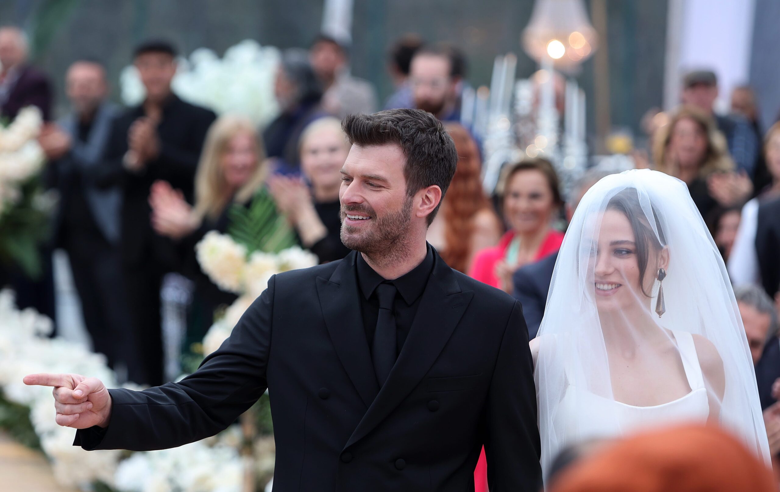 Aslan ve Devin’den Romantik Pozlar