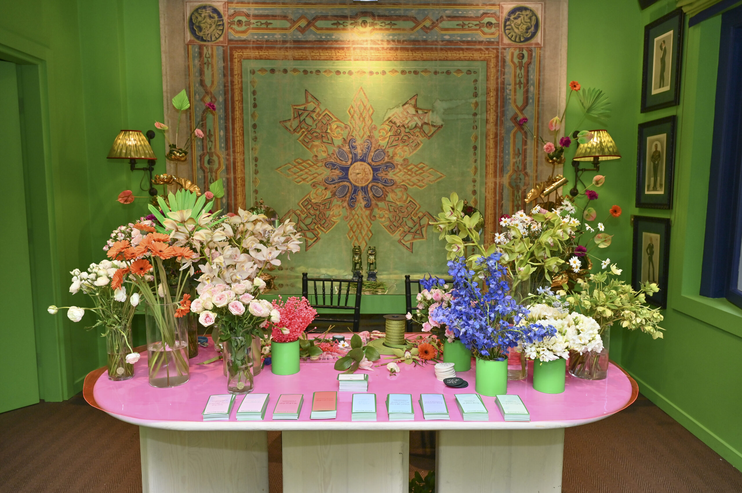 Begüm Khan'ın Sihirli Çiçek Dünyası Büyüyor