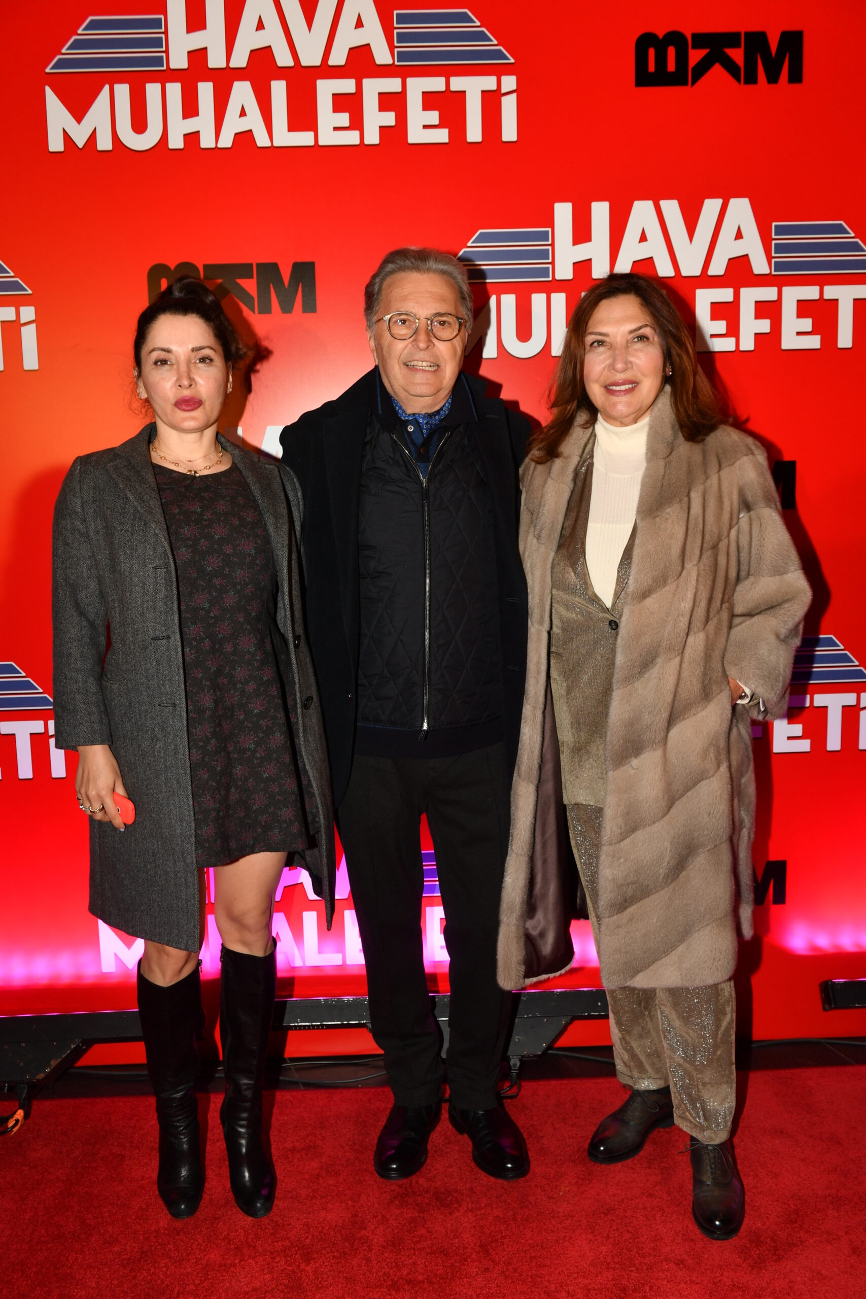 Galada Kahkahalar Havada Uçuştu