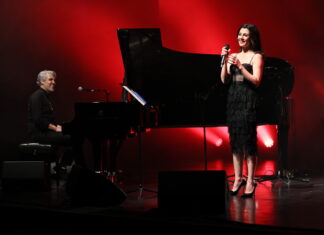 Gökçe Bahadır ve Emir Ersoy’un Sahne Uyumu Göz Kamaştırdı.