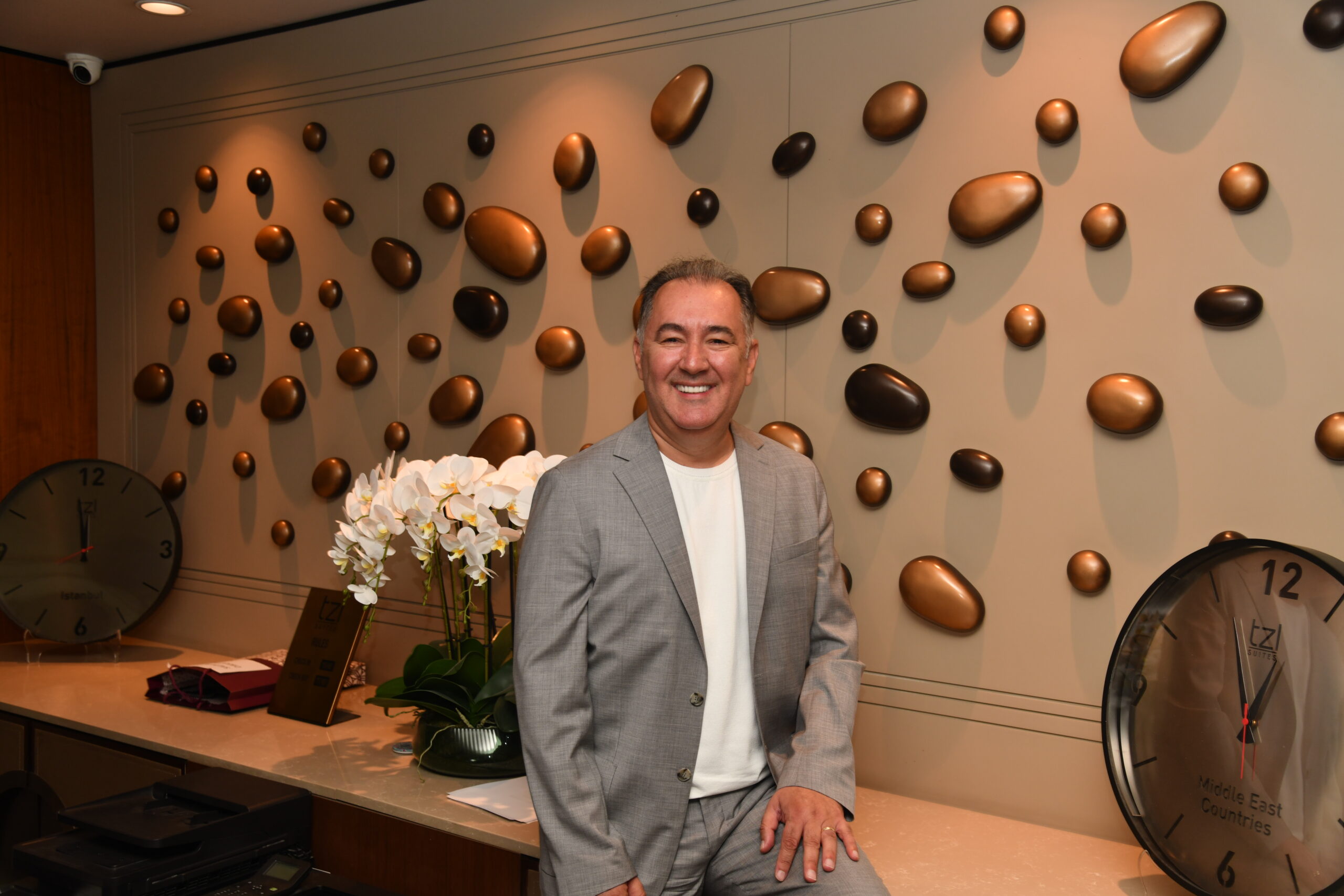 Duvarlar Bülent Sarıgül İle Hayat Buluyor.