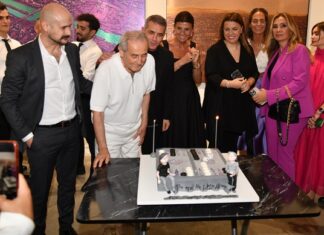 Devrim Erbil İçin Sürpriz Pasta