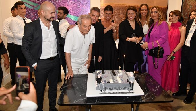 Devrim Erbil İçin Sürpriz Pasta